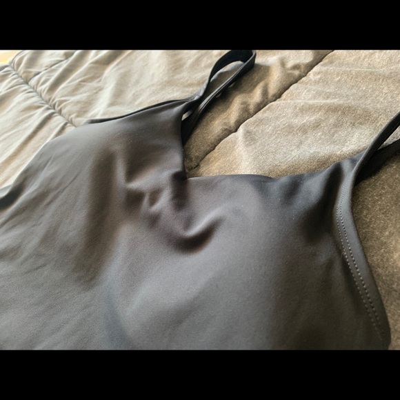 🔴 Charcoal Gray yoga tank with removable pads - Picture 2 of 3